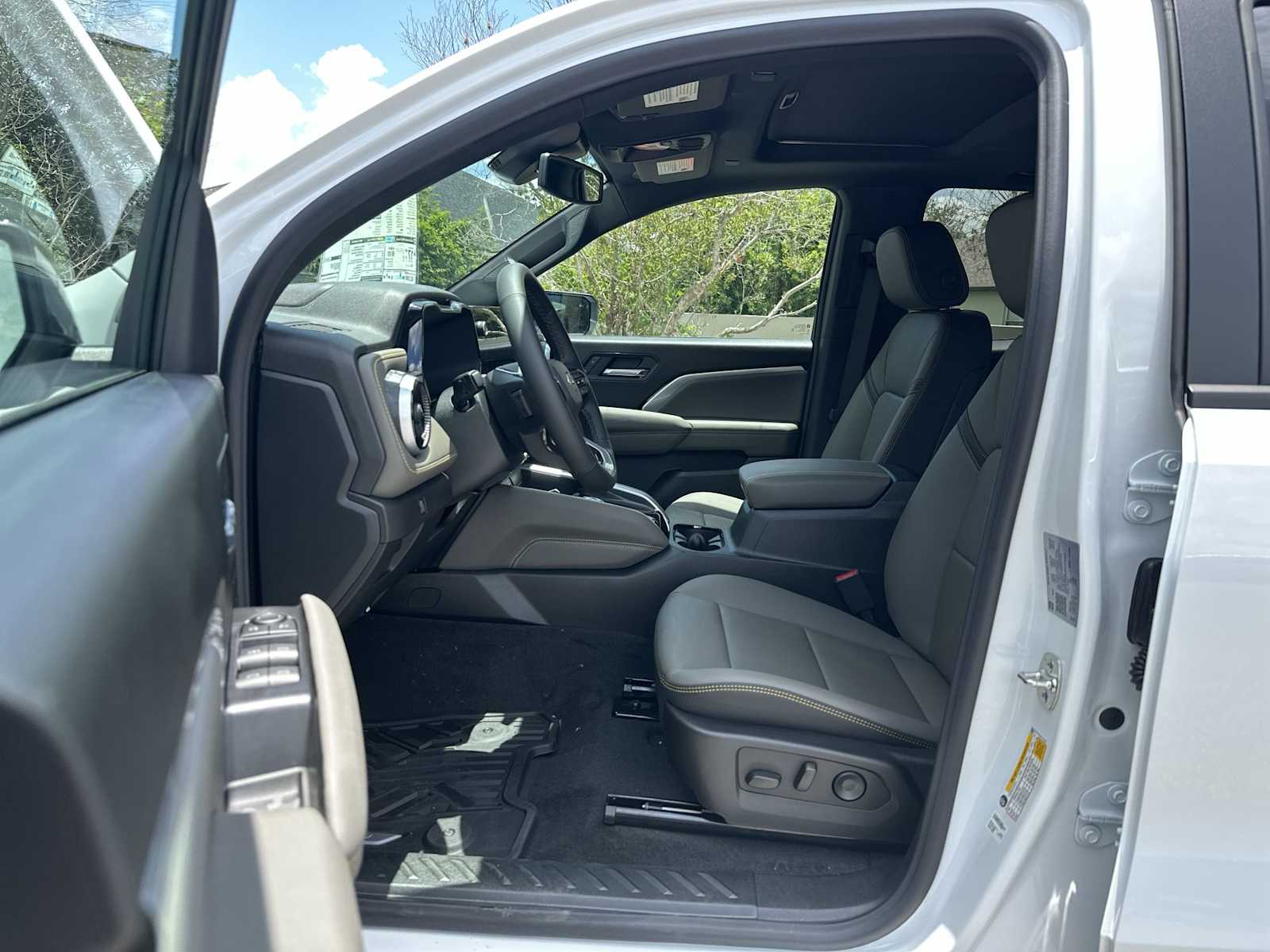 Thumbnail: 2026 Chevrolet Colorado - 2