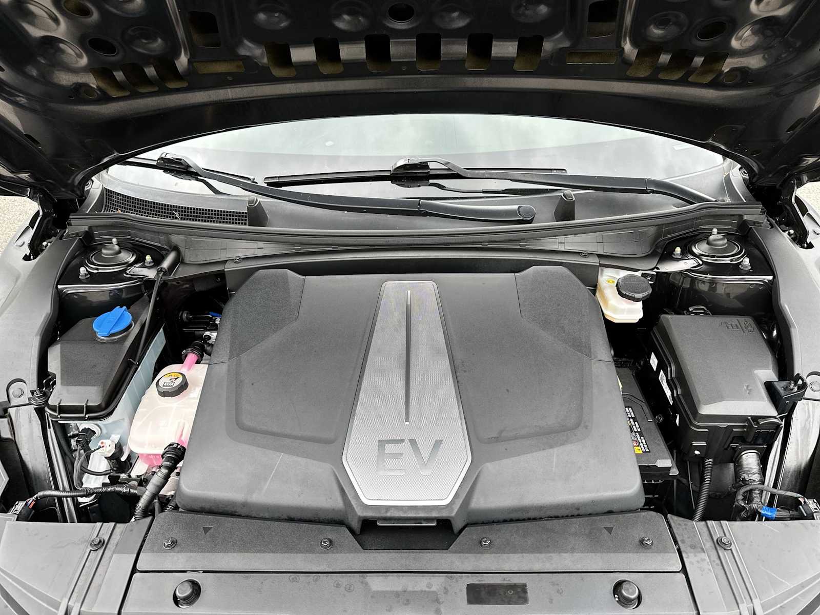 Thumbnail: 2022 Kia EV6 - 13