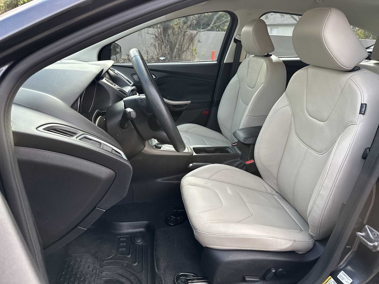 Thumbnail: 2015 Ford Focus - 15