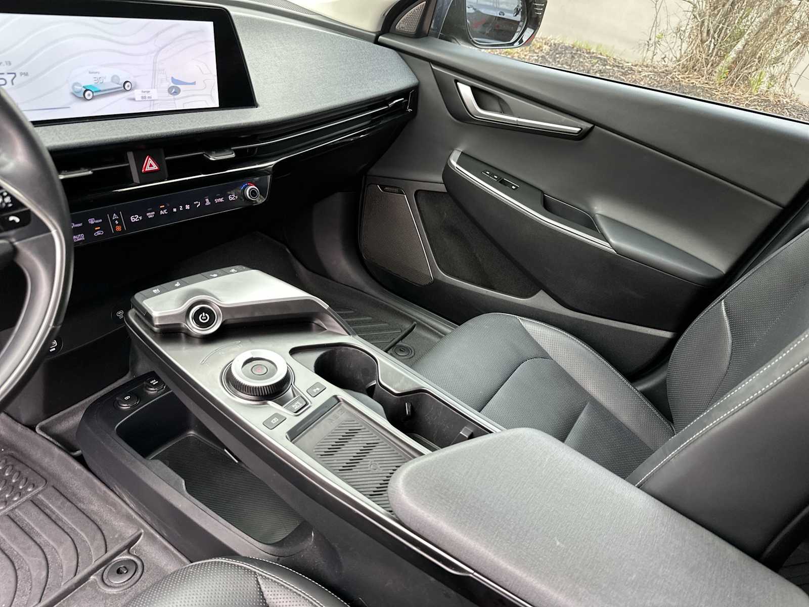 Thumbnail: 2022 Kia EV6 - 21