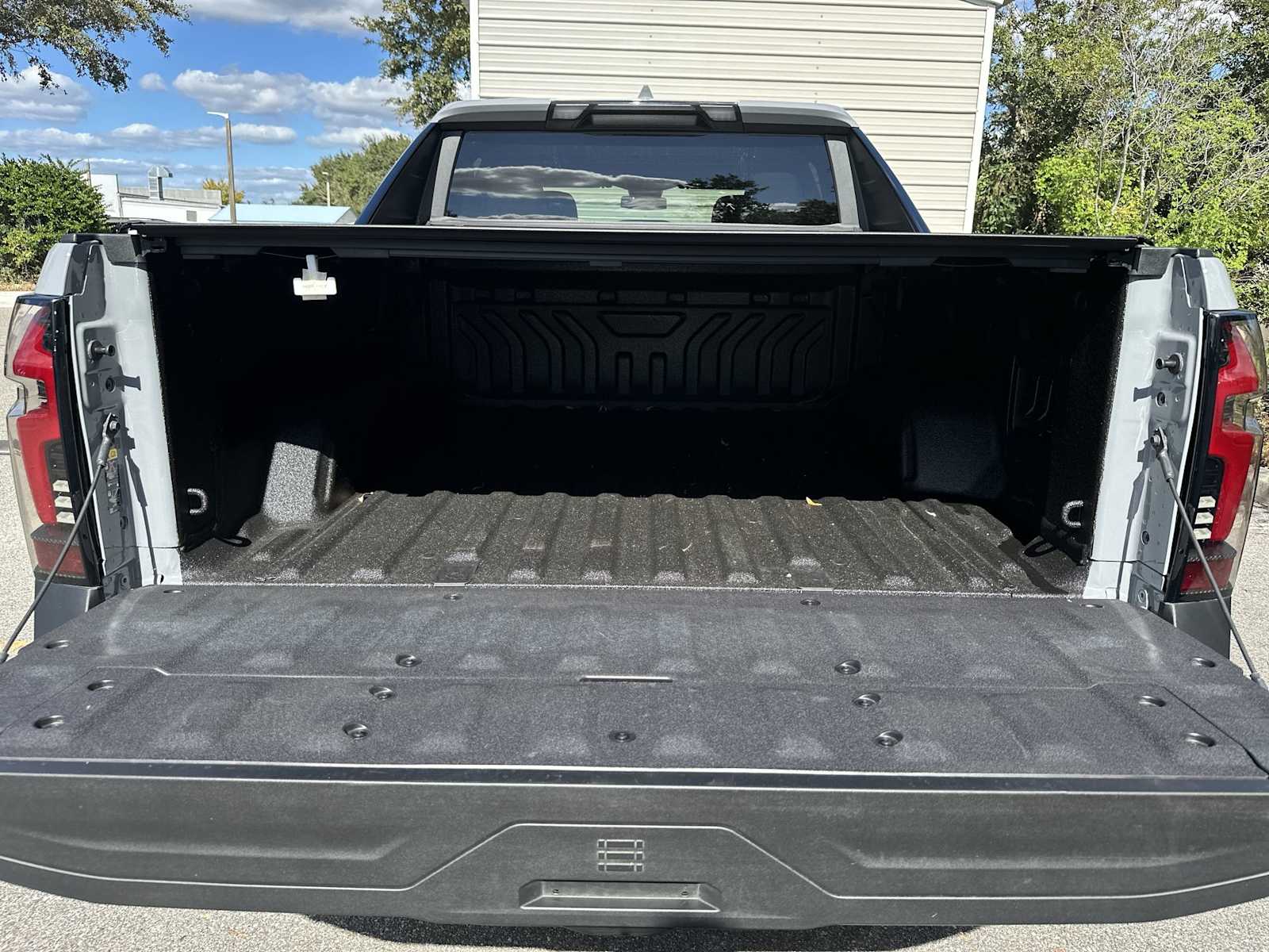 Thumbnail: 2026 Chevrolet Silverado EV - 25