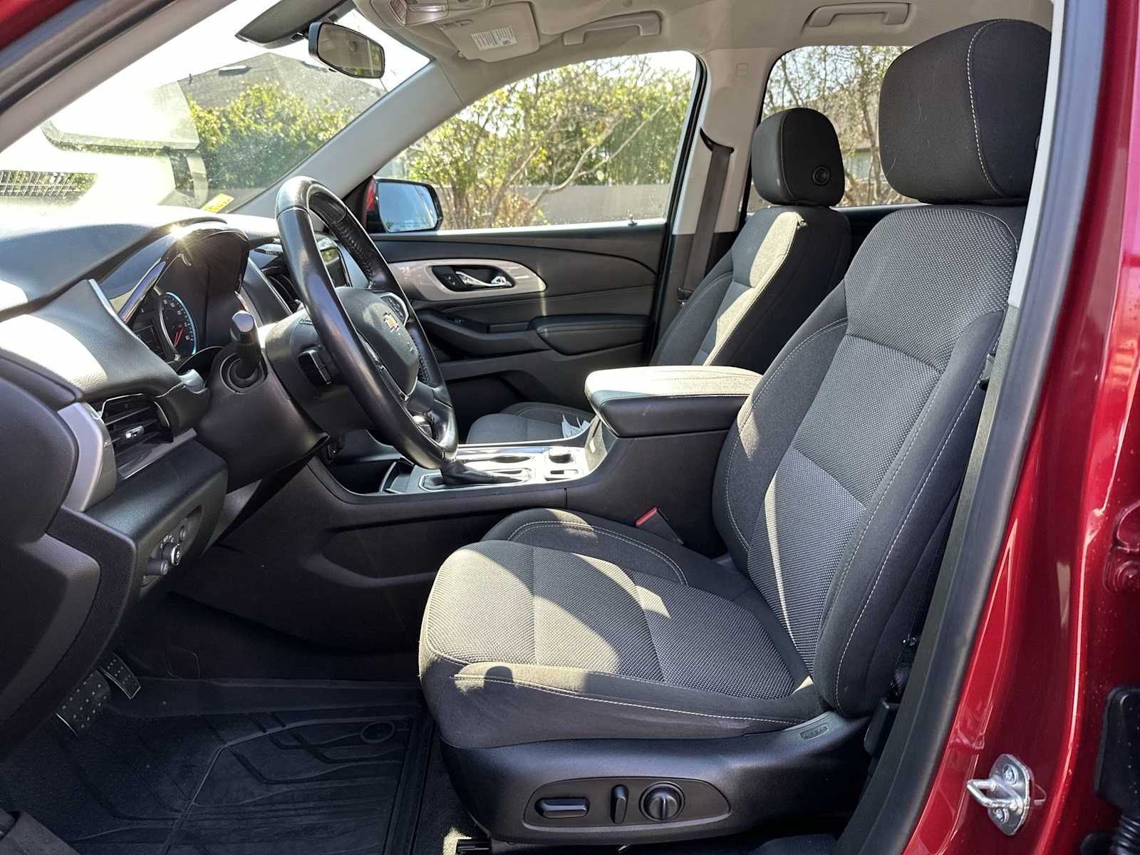 Thumbnail: 2019 Chevrolet Traverse - 15