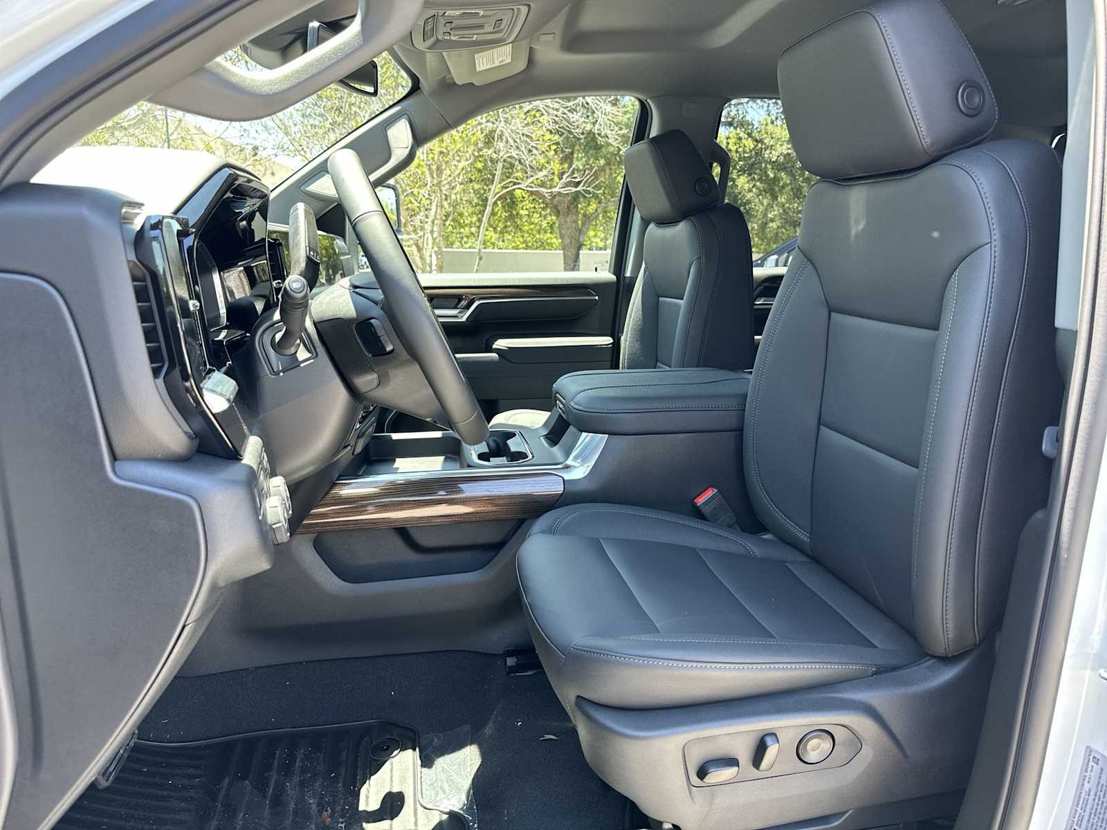 Thumbnail: 2026 Chevrolet Silverado 2500 - 15