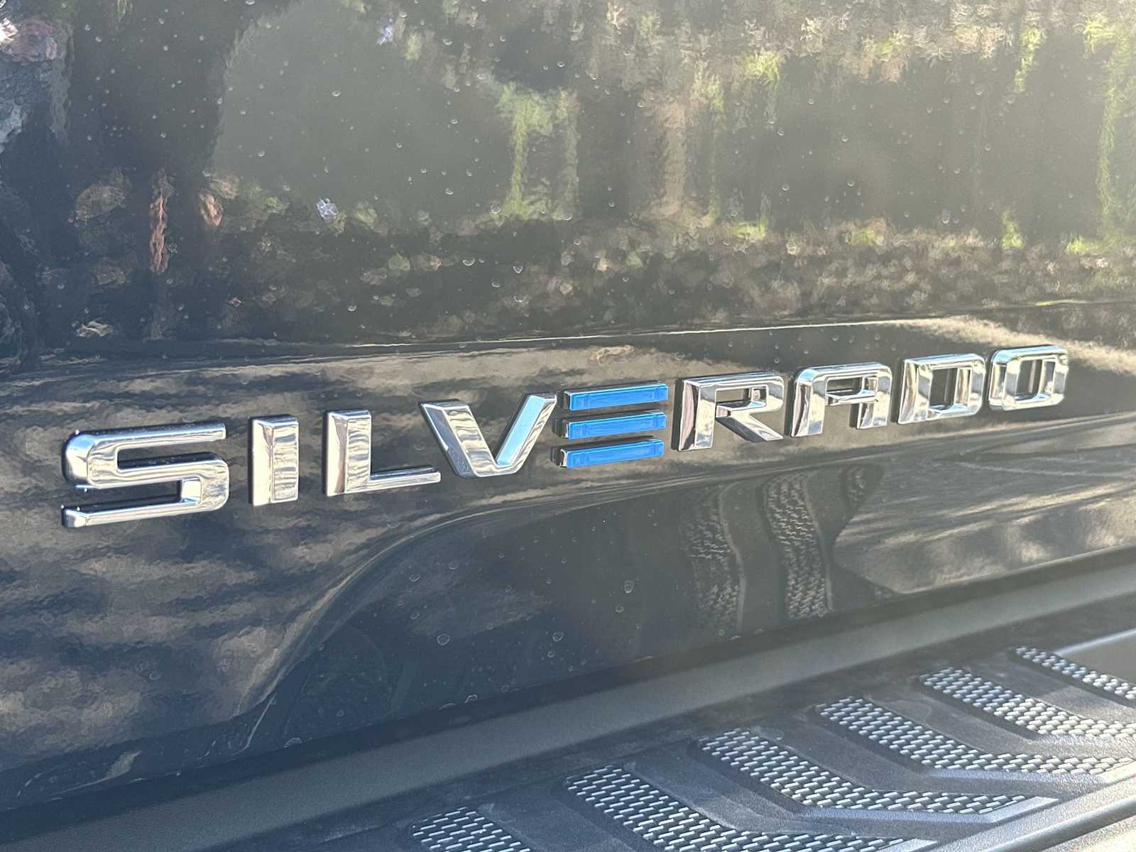 Thumbnail: 2026 Chevrolet Silverado EV - 11