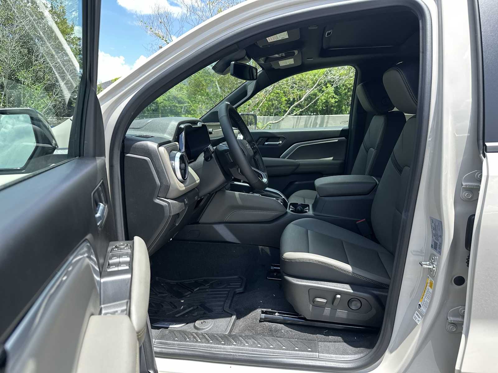 Thumbnail: 2026 Chevrolet Colorado - 2