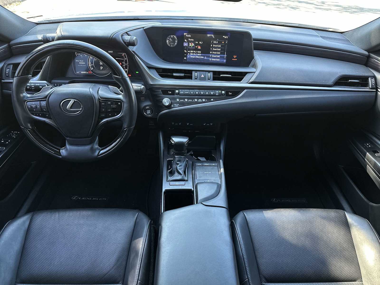 Thumbnail: 2021 Lexus ES - 14