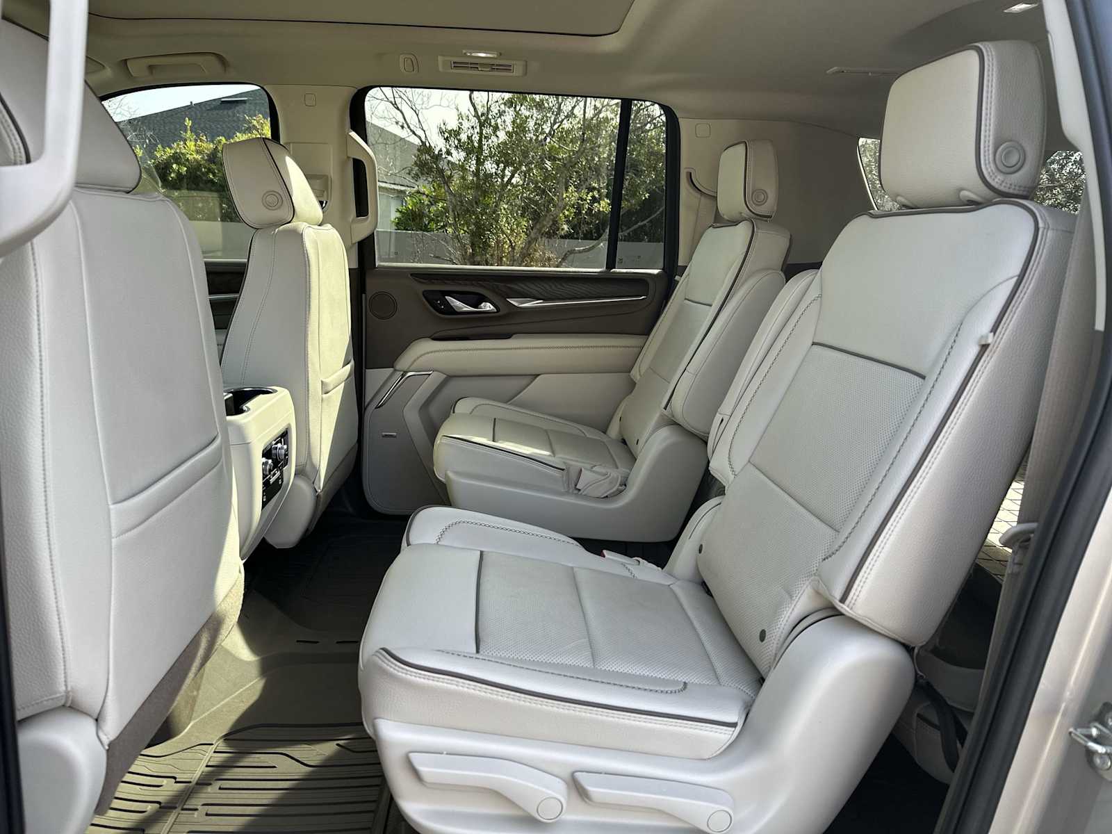 Thumbnail: 2023 GMC Yukon XL - 18