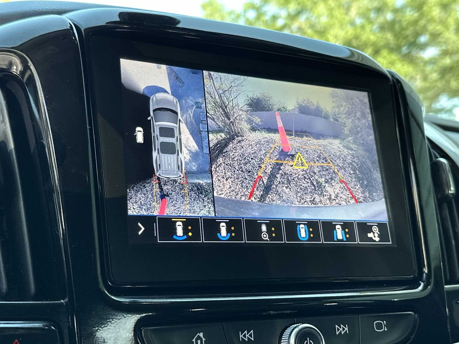 Thumbnail: 2020 Chevrolet Traverse - 22