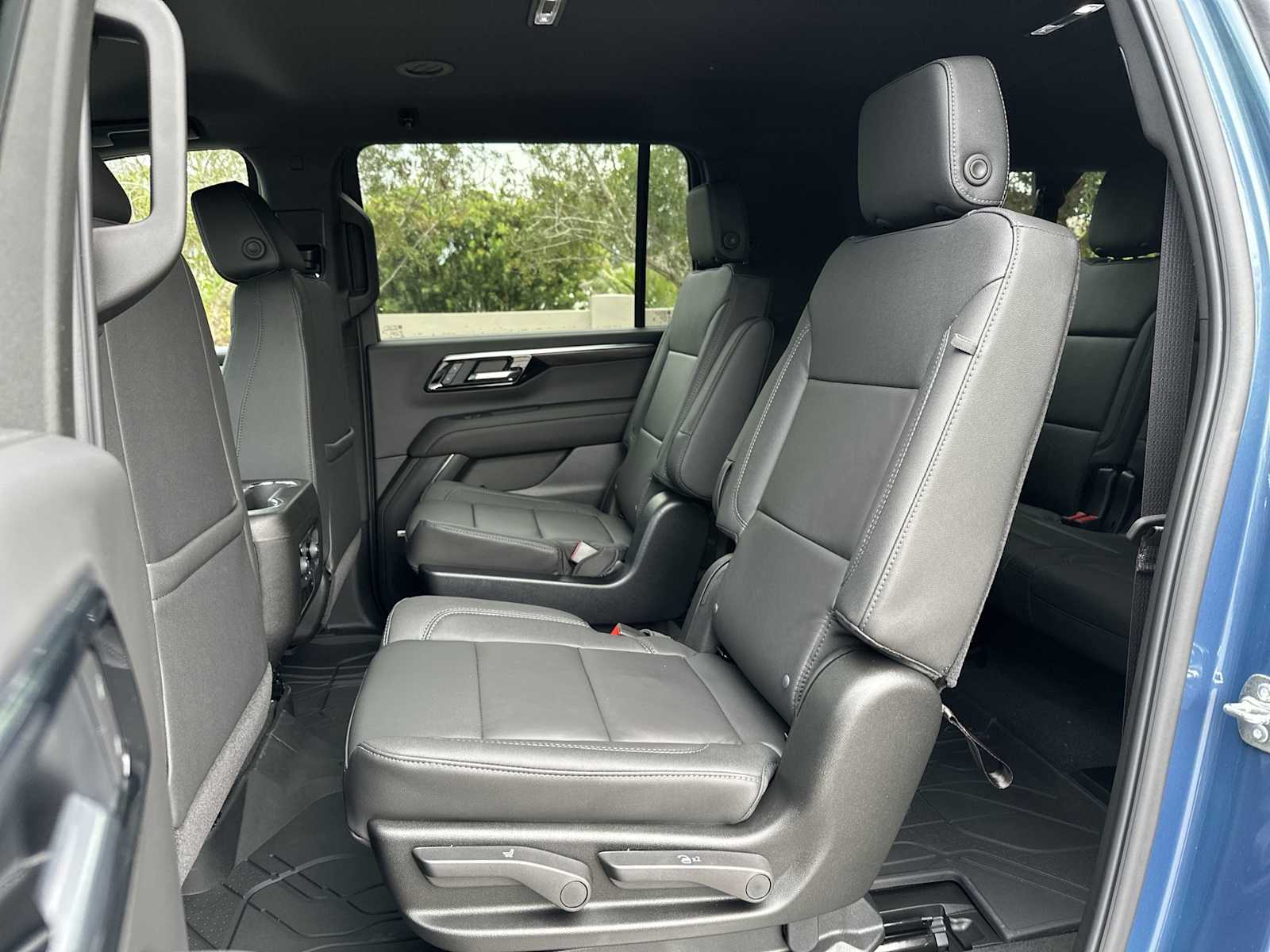 Thumbnail: 2026 Chevrolet Suburban - 17