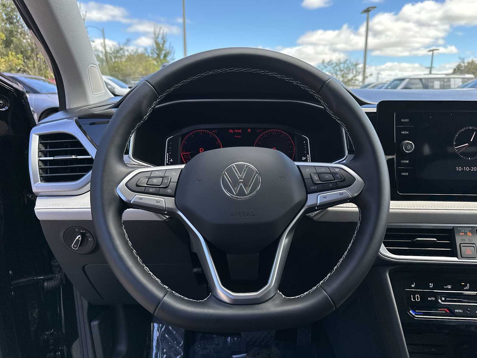 Thumbnail: 2025 Volkswagen Taos - 20