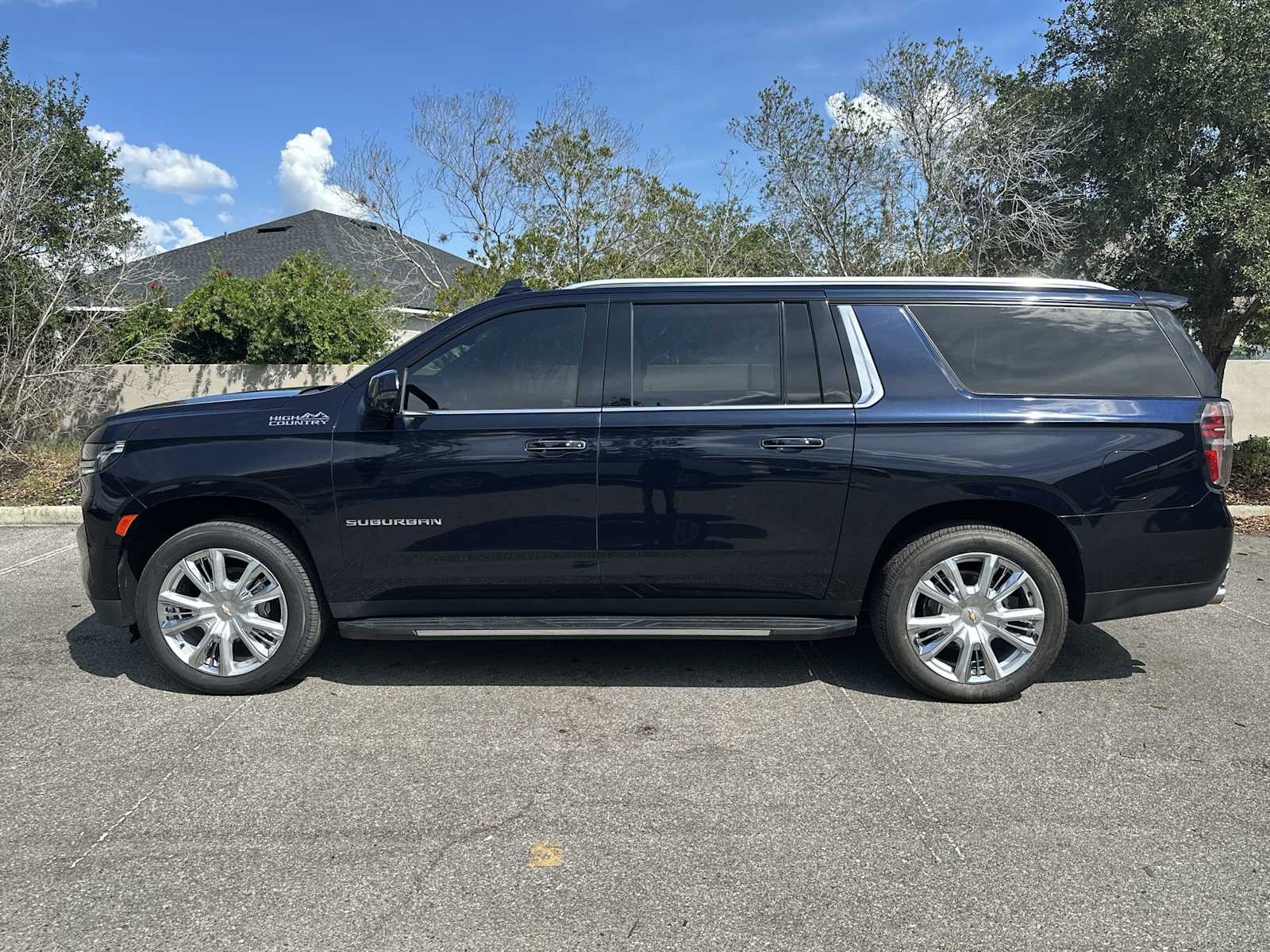 Thumbnail: 2023 Chevrolet Suburban - 3
