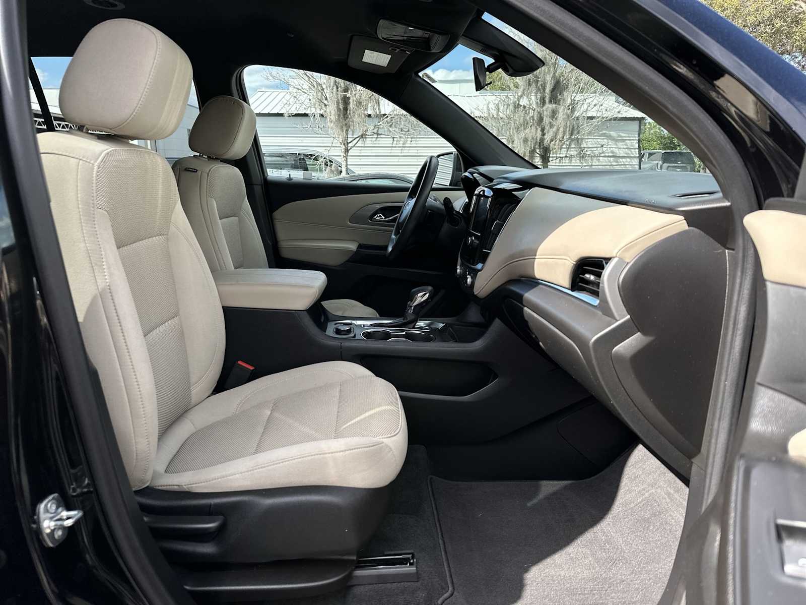 Thumbnail: 2023 Chevrolet Traverse - 19