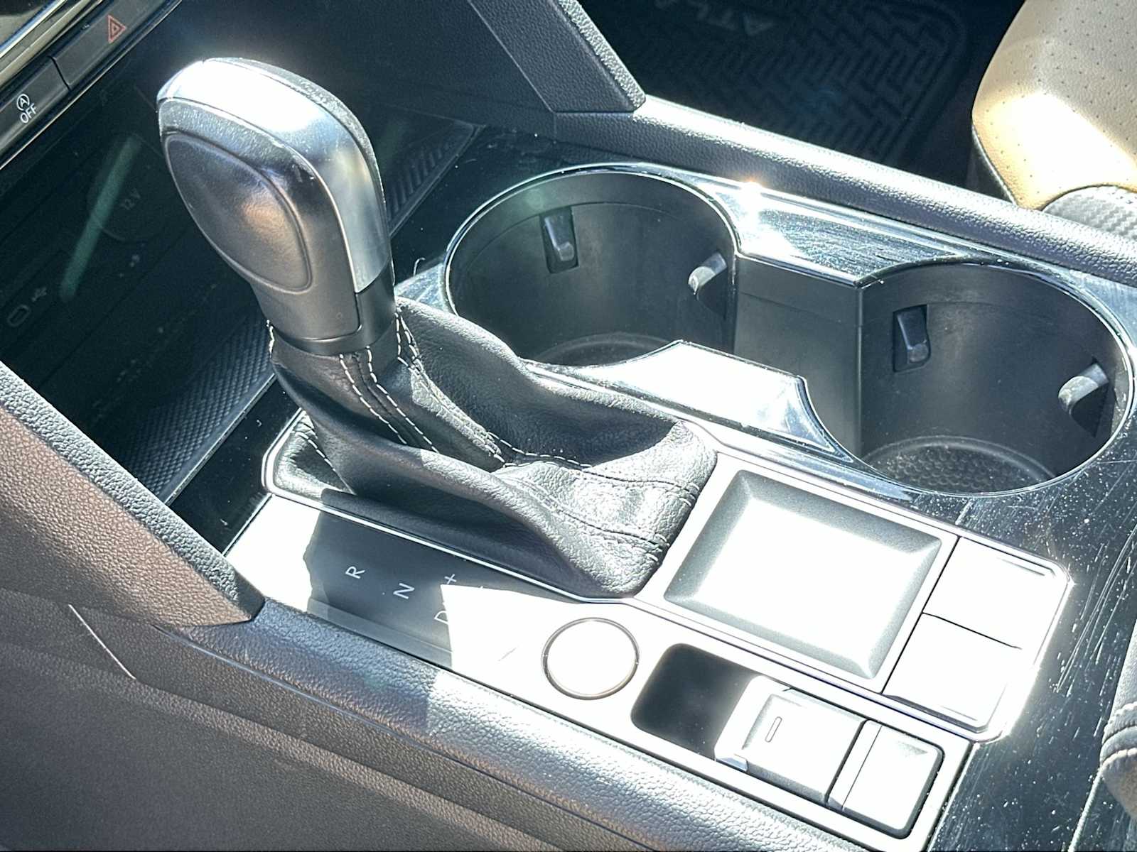Thumbnail: 2022 Volkswagen Atlas - 23