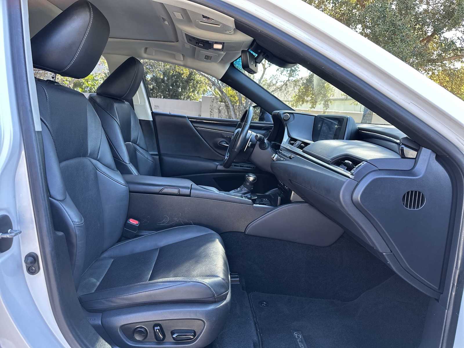 Thumbnail: 2021 Lexus ES - 20