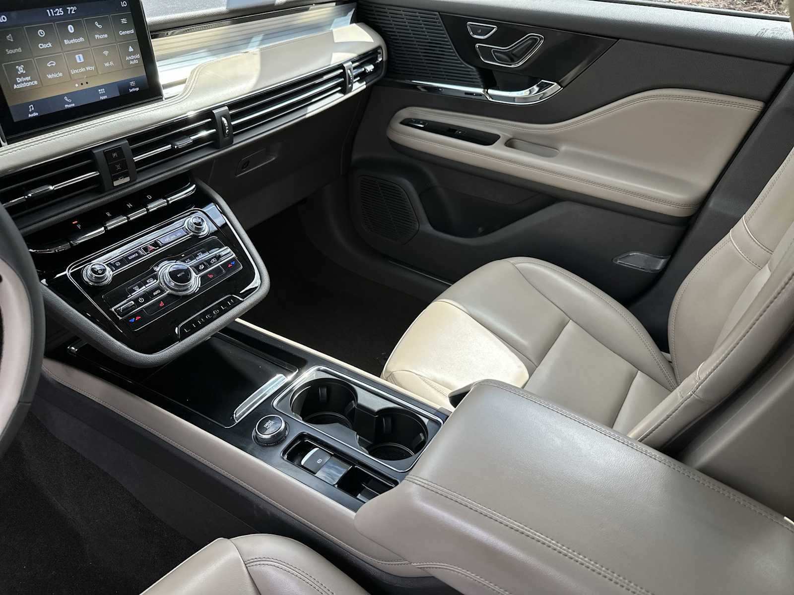 Thumbnail: 2022 Lincoln Corsair - 21