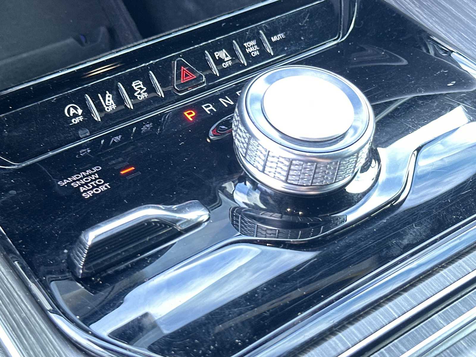 Thumbnail: 2023 Jeep Wagoneer - 23