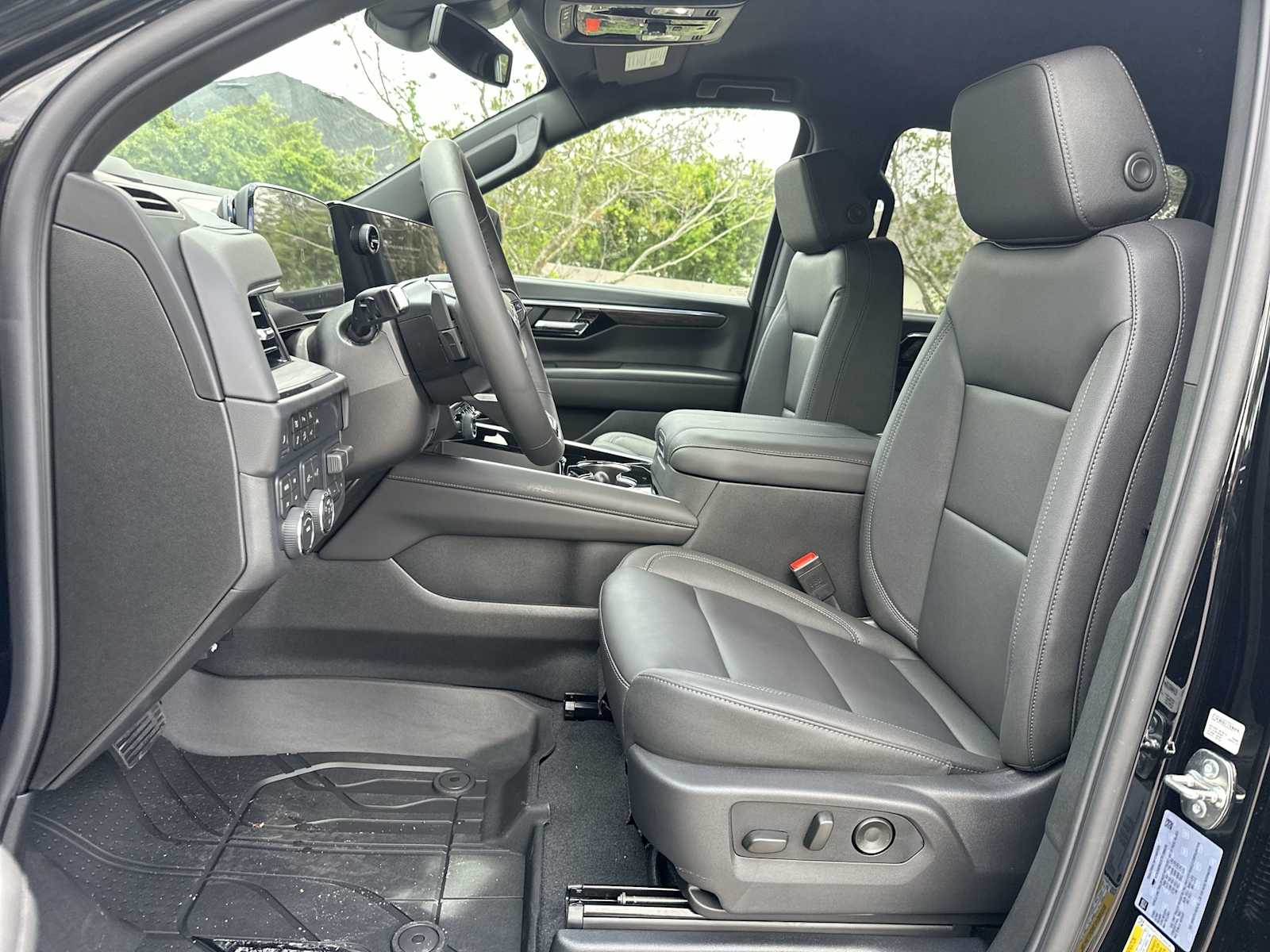 Thumbnail: 2026 Chevrolet Suburban - 15