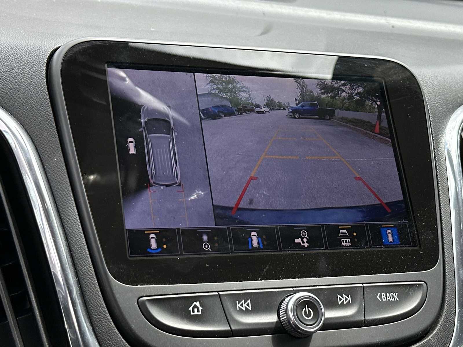 Thumbnail: 2022 Chevrolet Equinox - 22