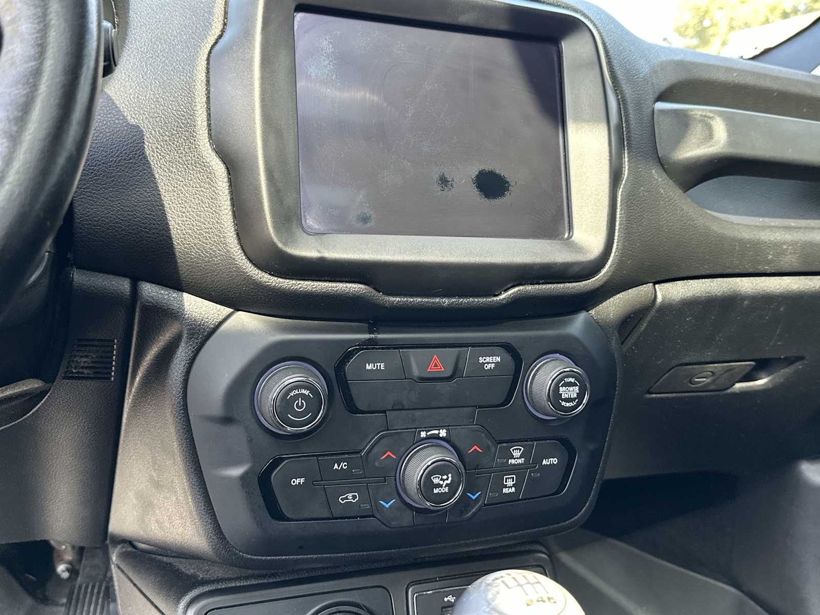 Thumbnail: 2018 Jeep Renegade - 23