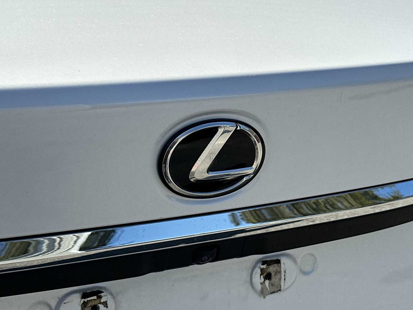 Thumbnail: 2021 Lexus ES - 10