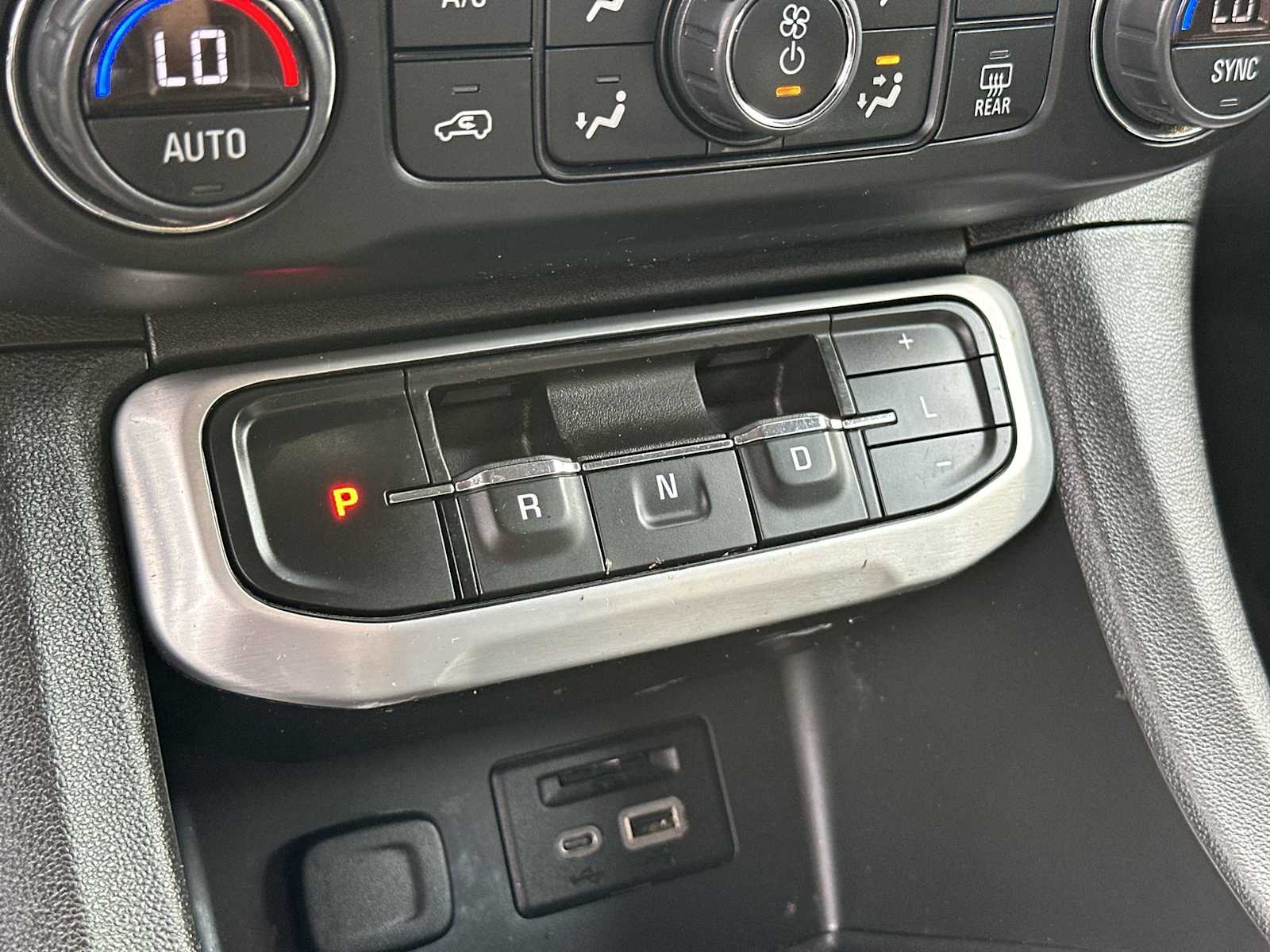 Thumbnail: 2022 GMC Acadia - 23