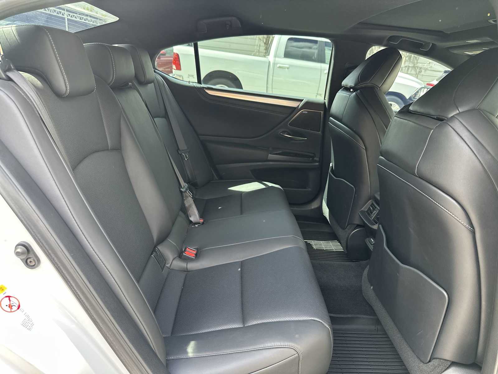 Thumbnail: 2019 Lexus ES - 18