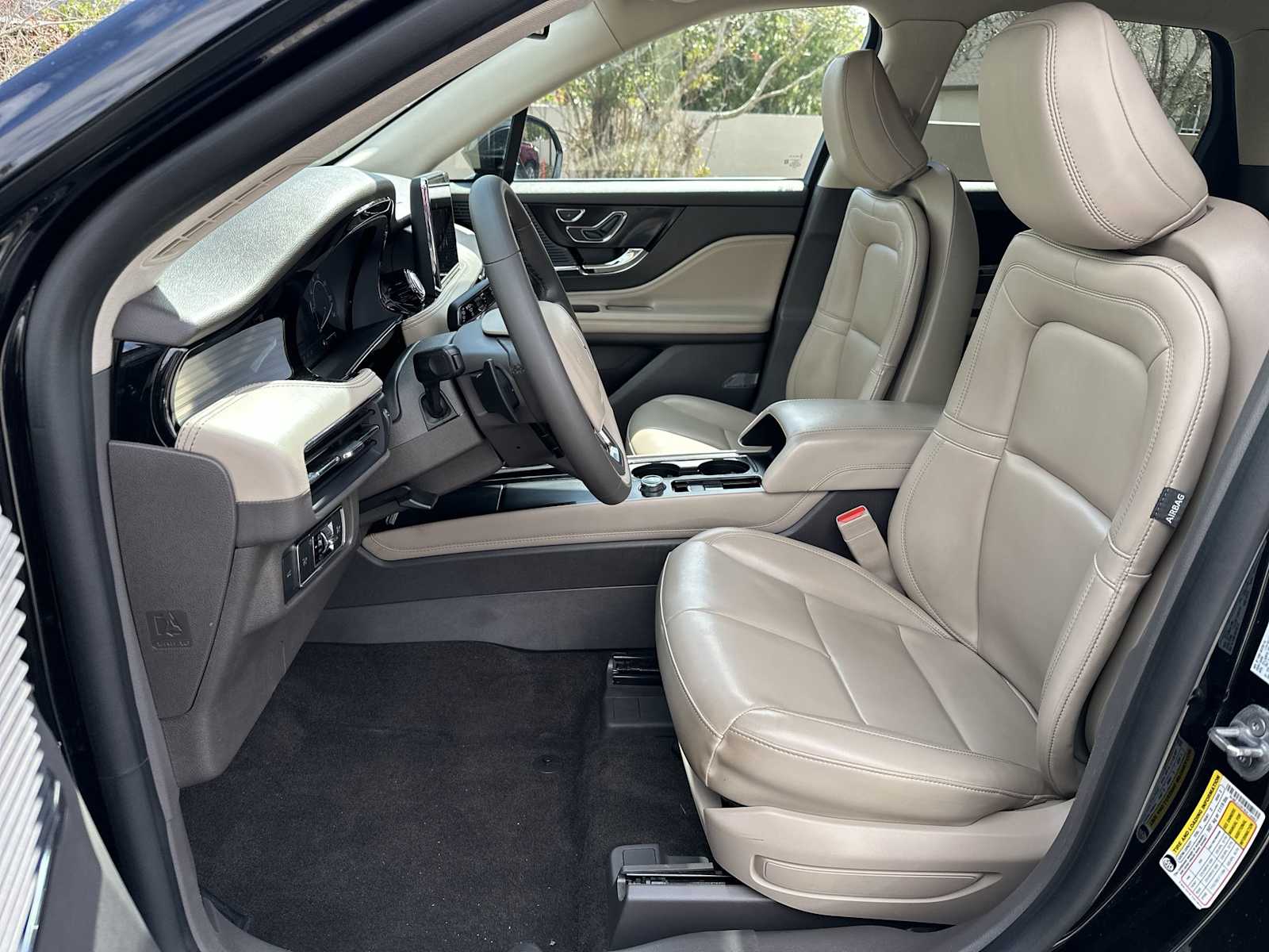 Thumbnail: 2022 Lincoln Corsair - 15