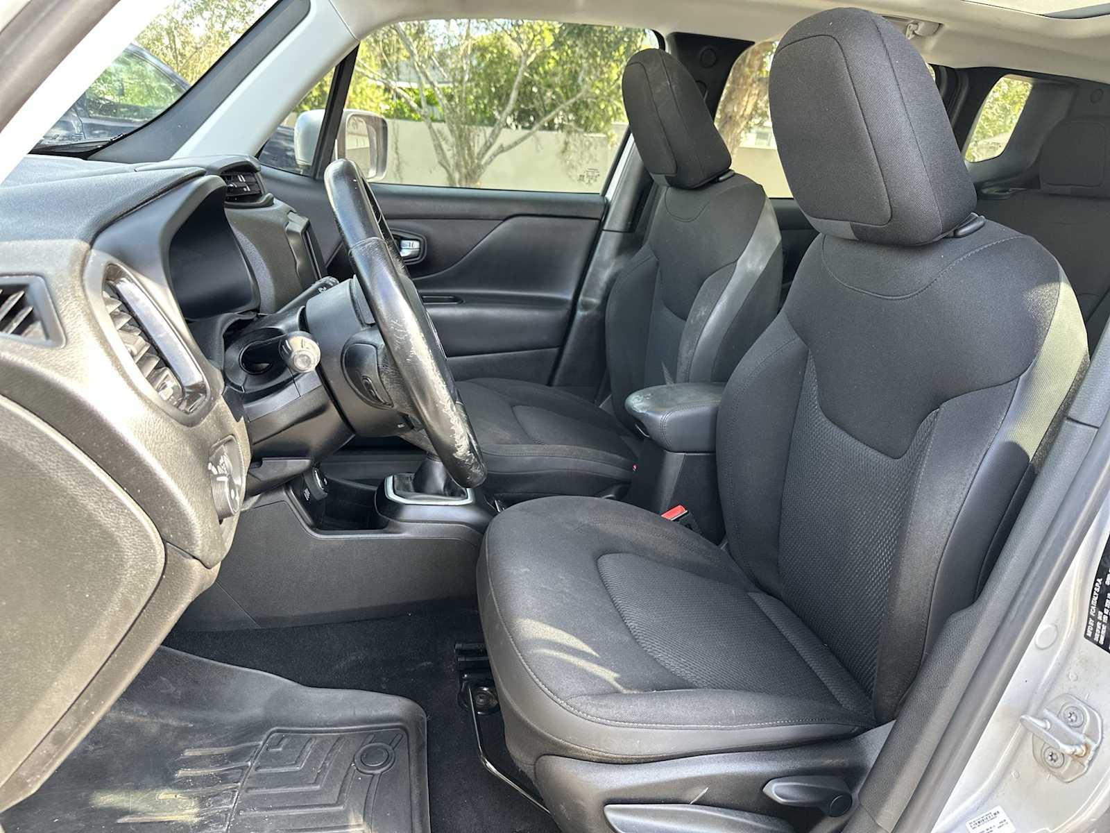 Thumbnail: 2018 Jeep Renegade - 15