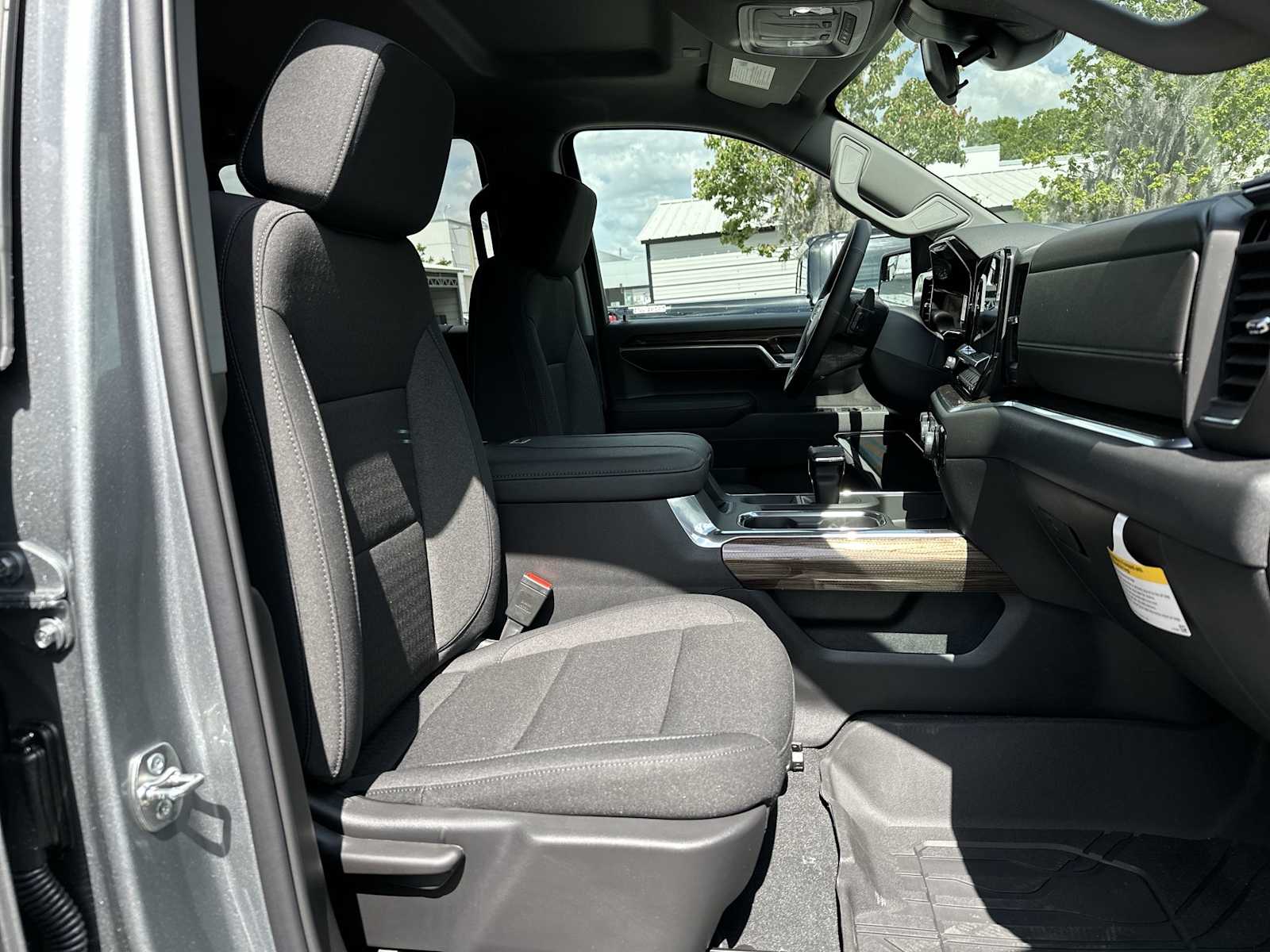 Thumbnail: 2026 Chevrolet Silverado 1500 - 19