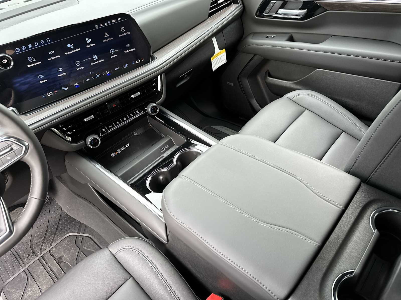 Thumbnail: 2026 Chevrolet Suburban - 21