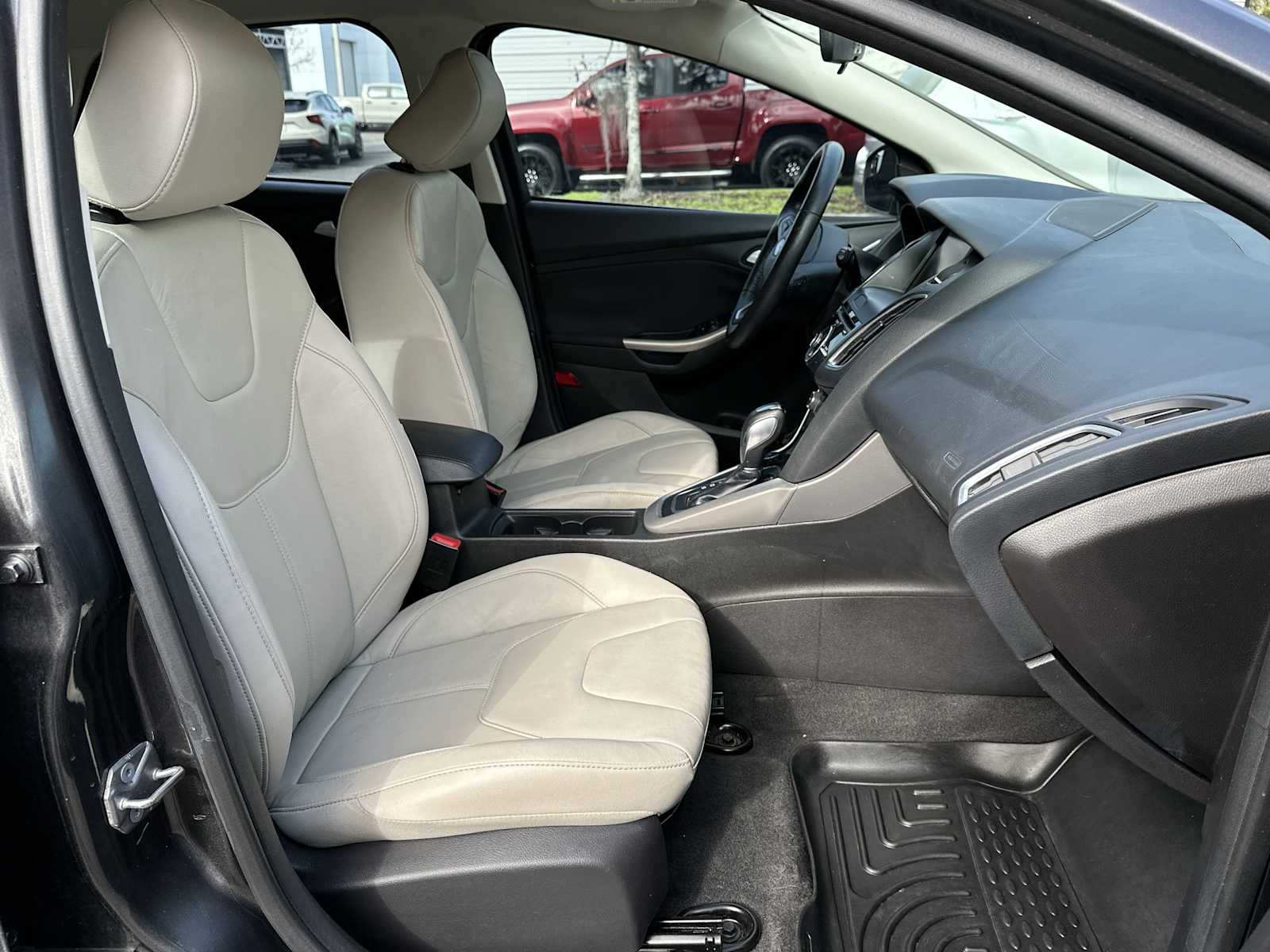 Thumbnail: 2015 Ford Focus - 19