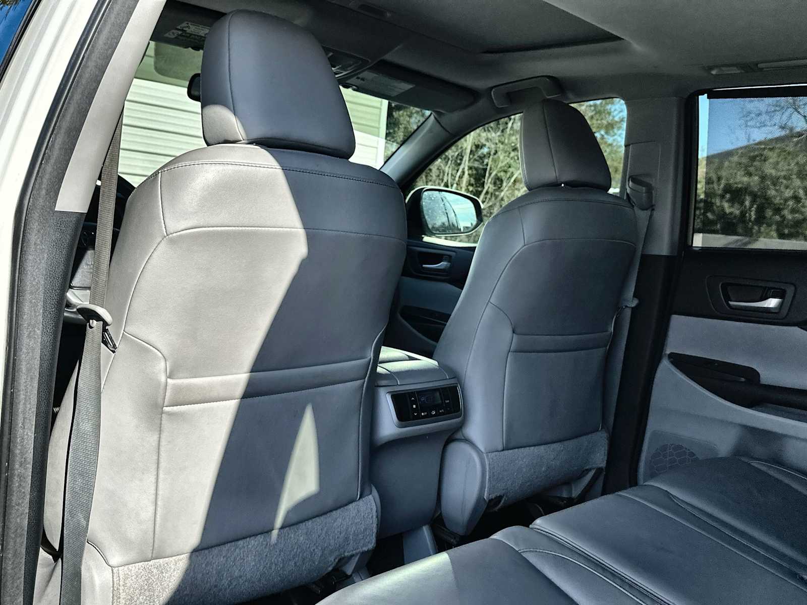 Thumbnail: 2015 Toyota Highlander - 16