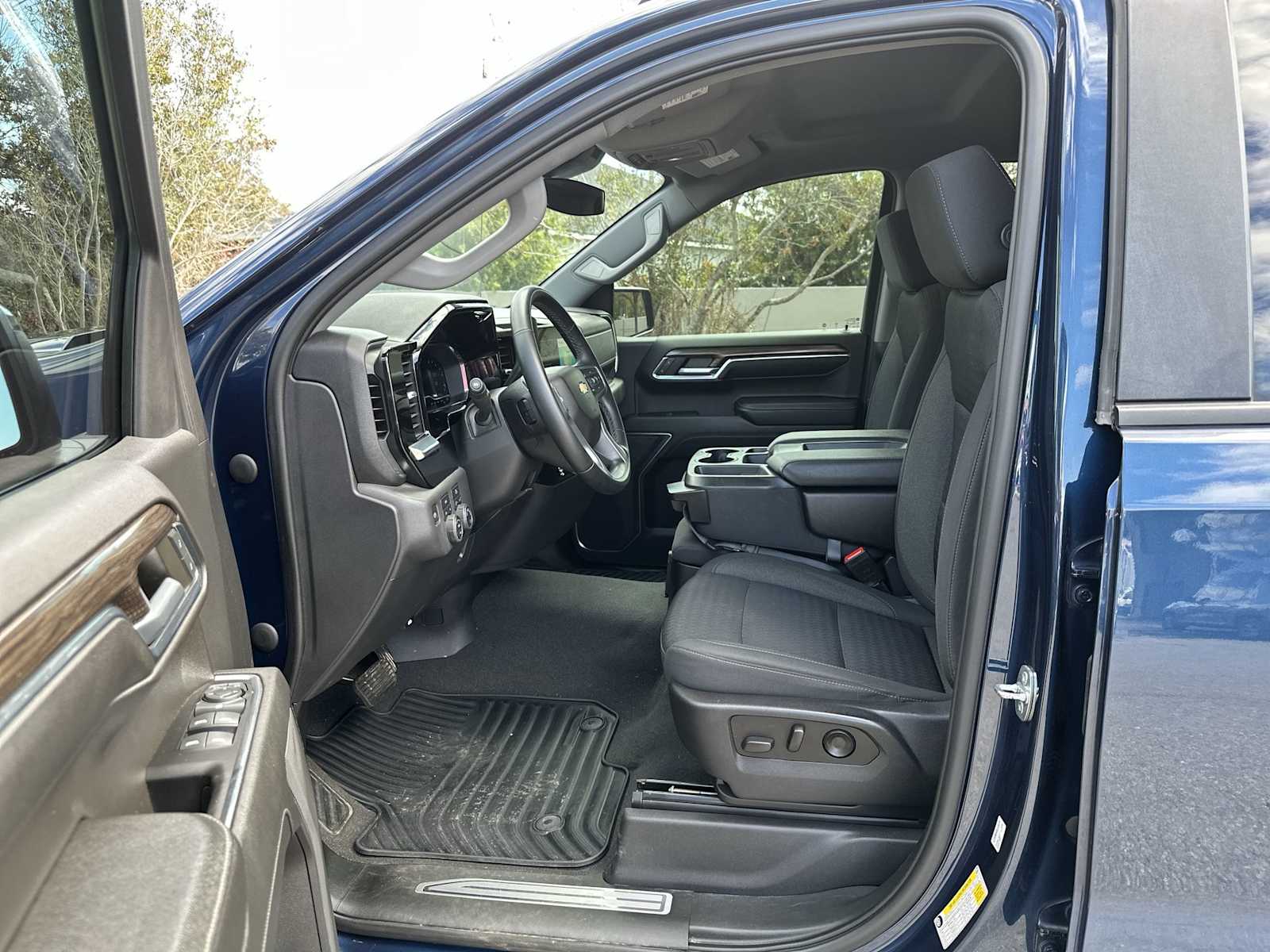 Thumbnail: 2023 Chevrolet Silverado 1500 - 2