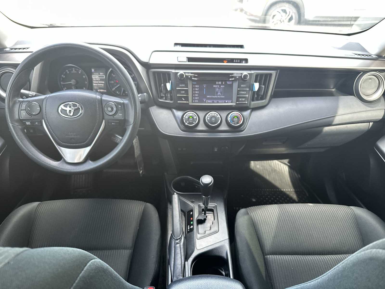 Thumbnail: 2018 Toyota RAV4 - 14