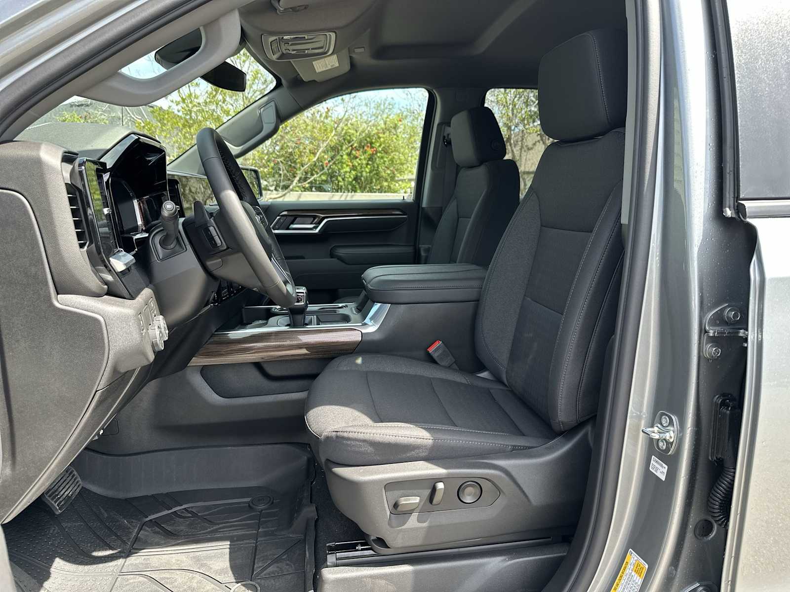 Thumbnail: 2026 Chevrolet Silverado 1500 - 2