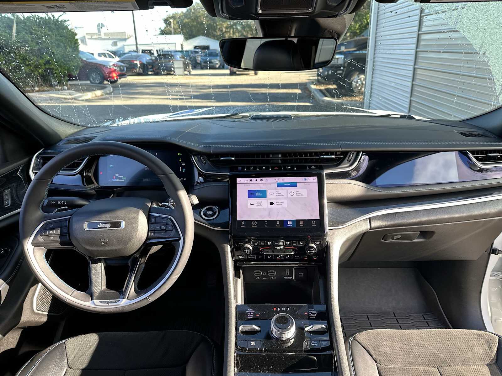 Thumbnail: 2022 Jeep Grand Cherokee - 14