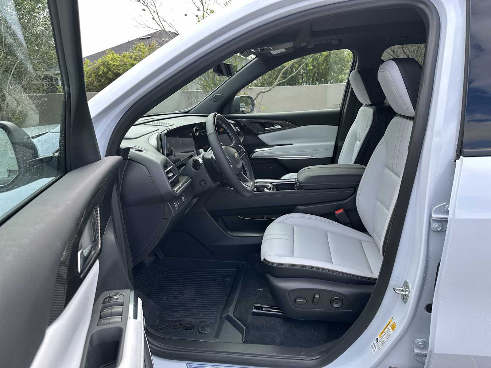 Thumbnail: 2026 Chevrolet Traverse - 3