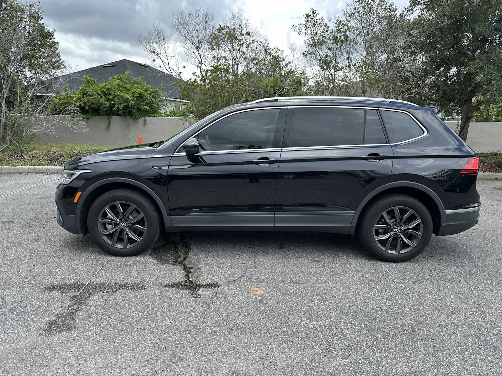 Thumbnail: 2023 Volkswagen Tiguan - 3