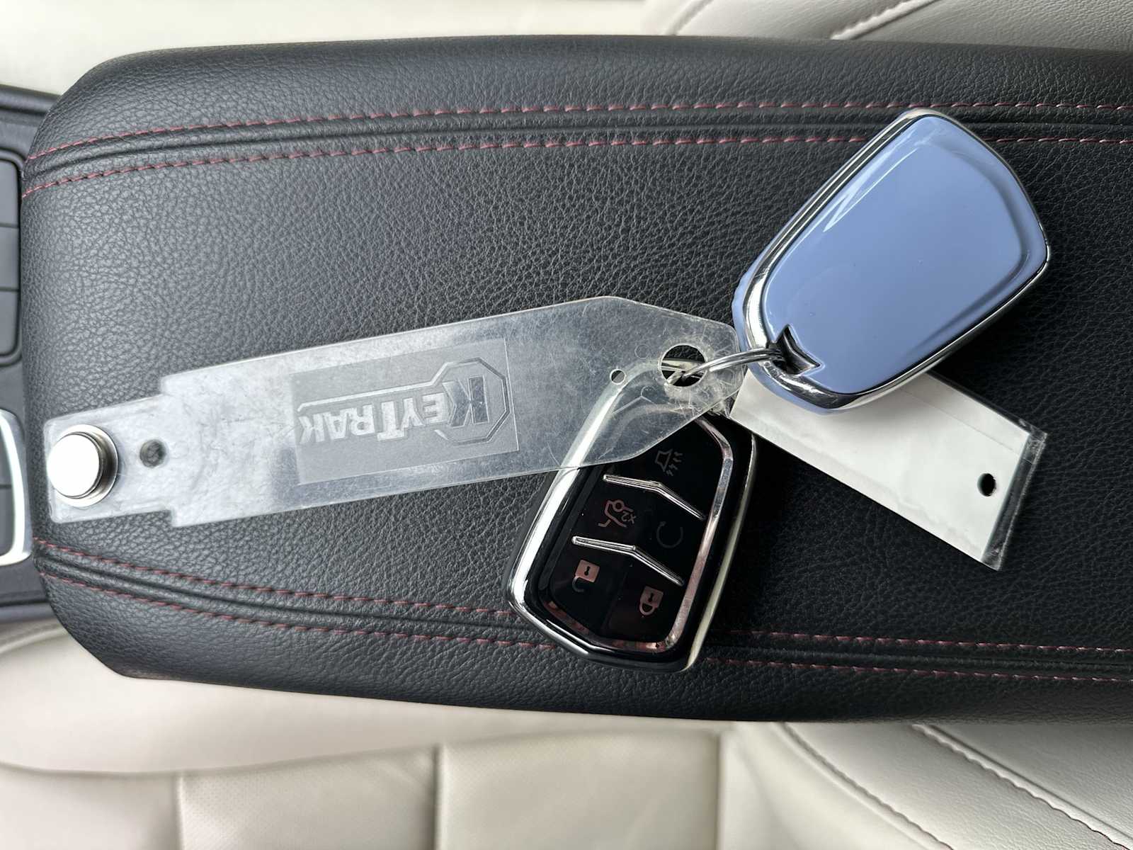 Thumbnail: 2021 Cadillac XT4 - 26