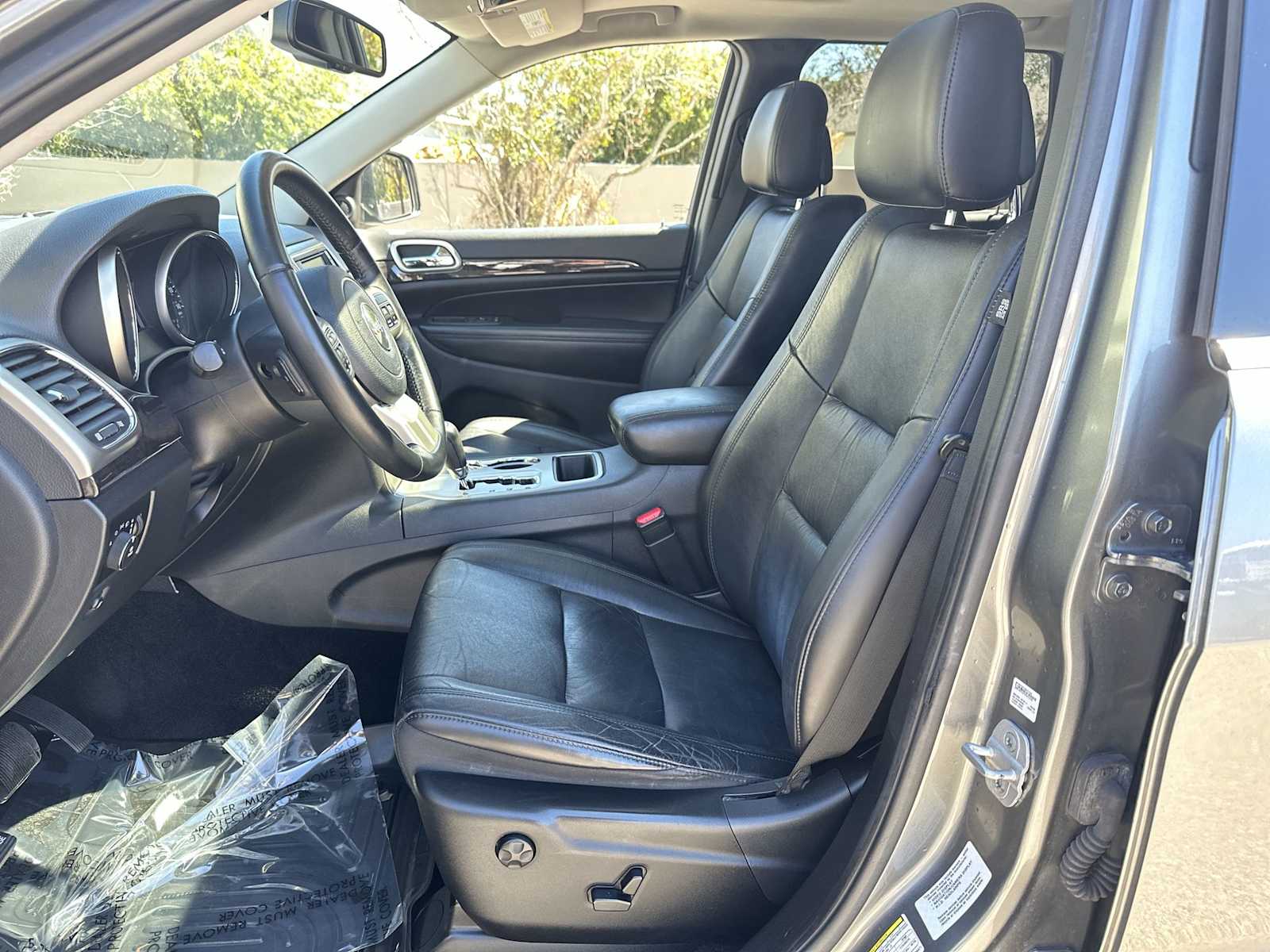 Thumbnail: 2011 Jeep Grand Cherokee - 15