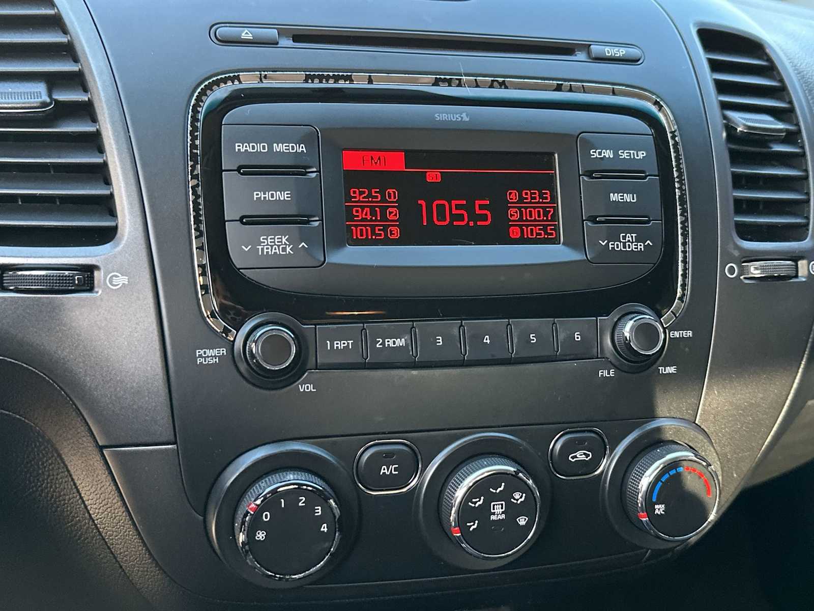 Thumbnail: 2018 Kia Forte - 22