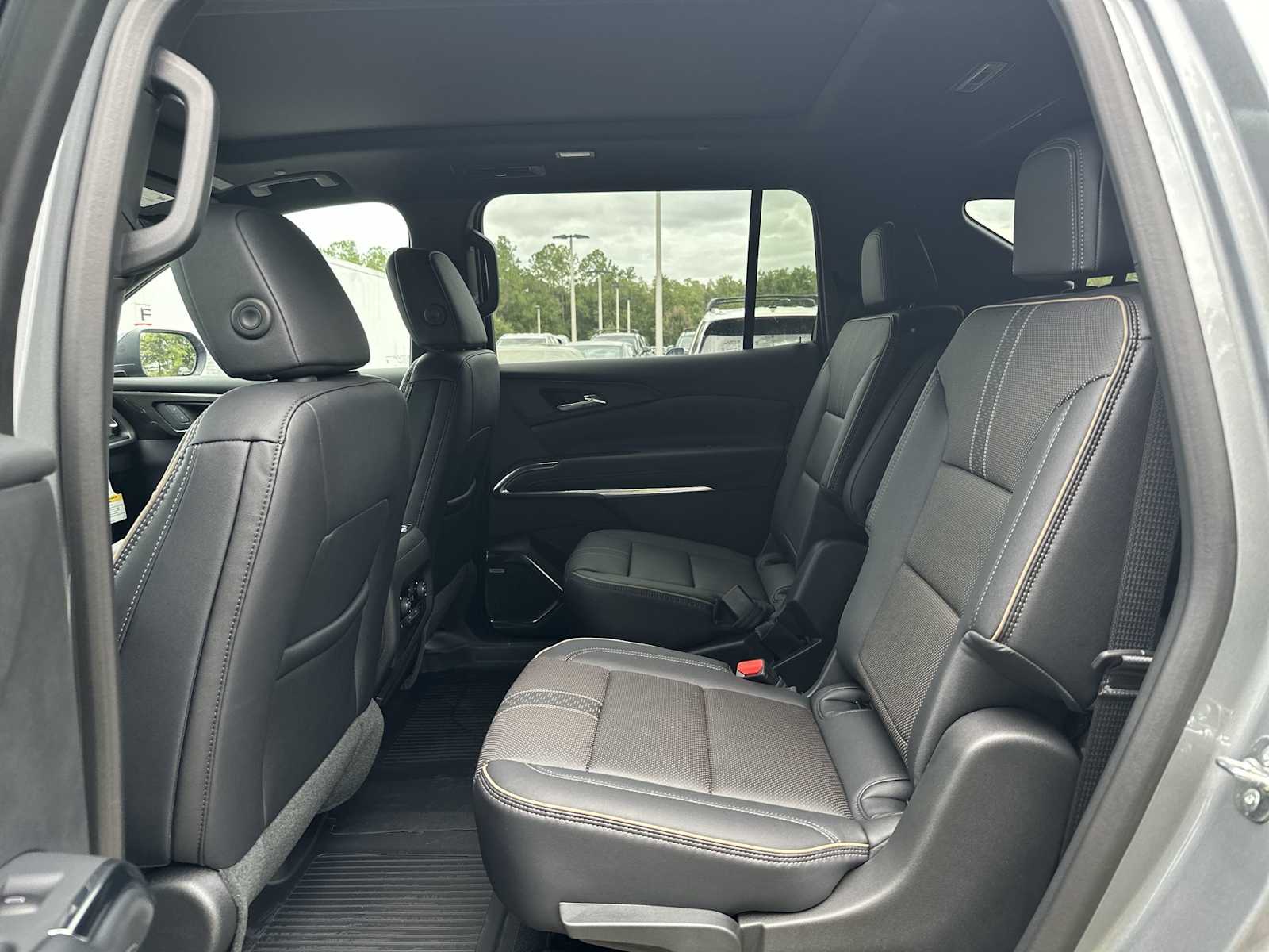 Thumbnail: 2025 Chevrolet Traverse - 17