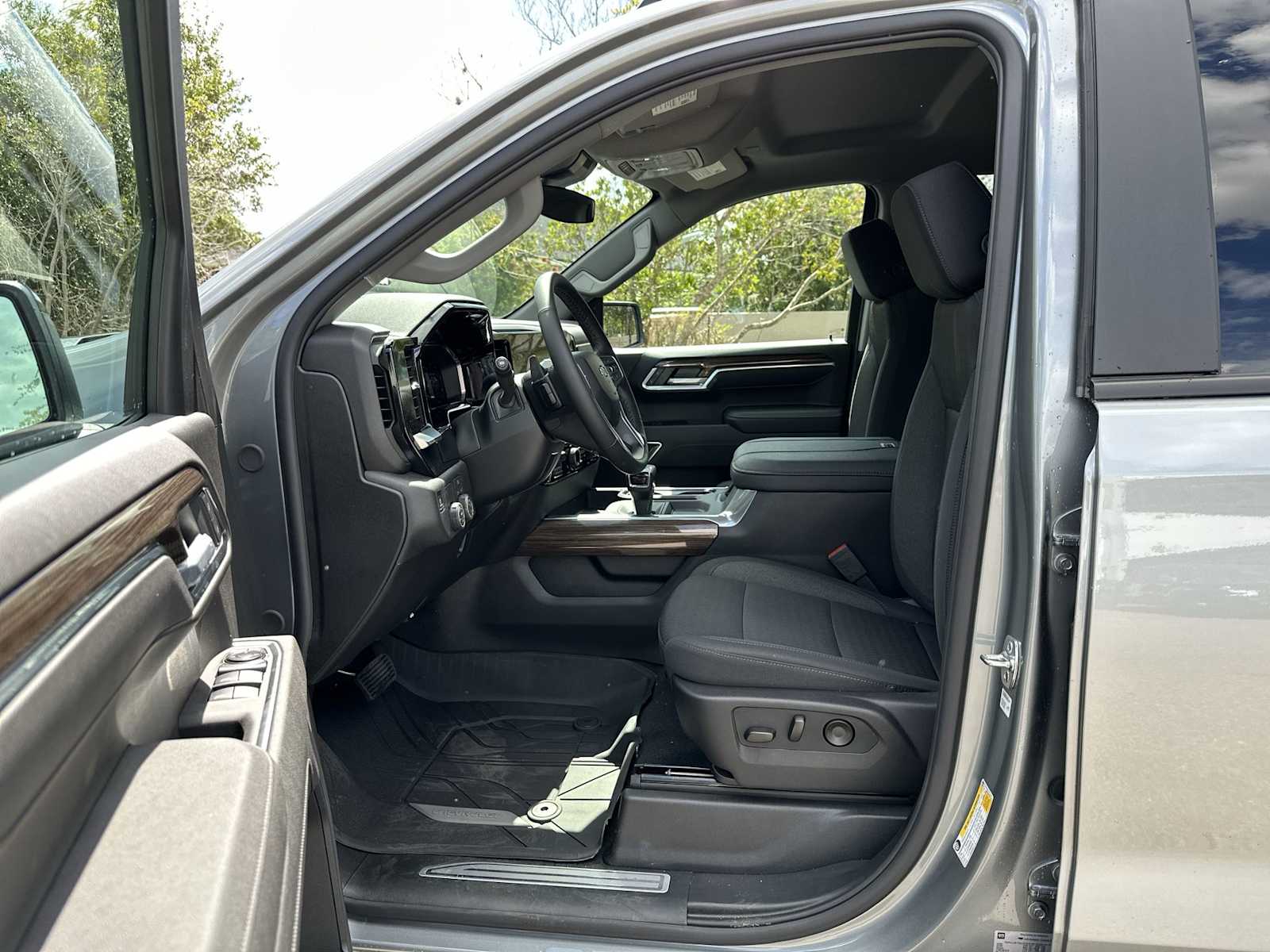 Thumbnail: 2026 Chevrolet Silverado 1500 - 2