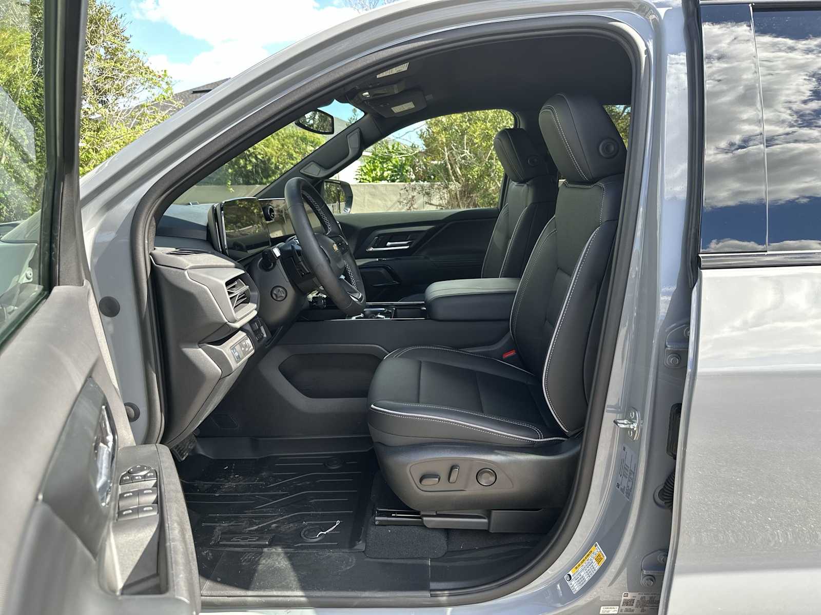 Thumbnail: 2026 Chevrolet Silverado EV - 2