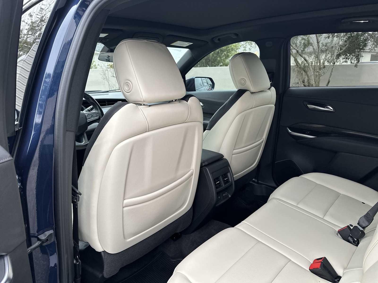 Thumbnail: 2021 Cadillac XT4 - 16