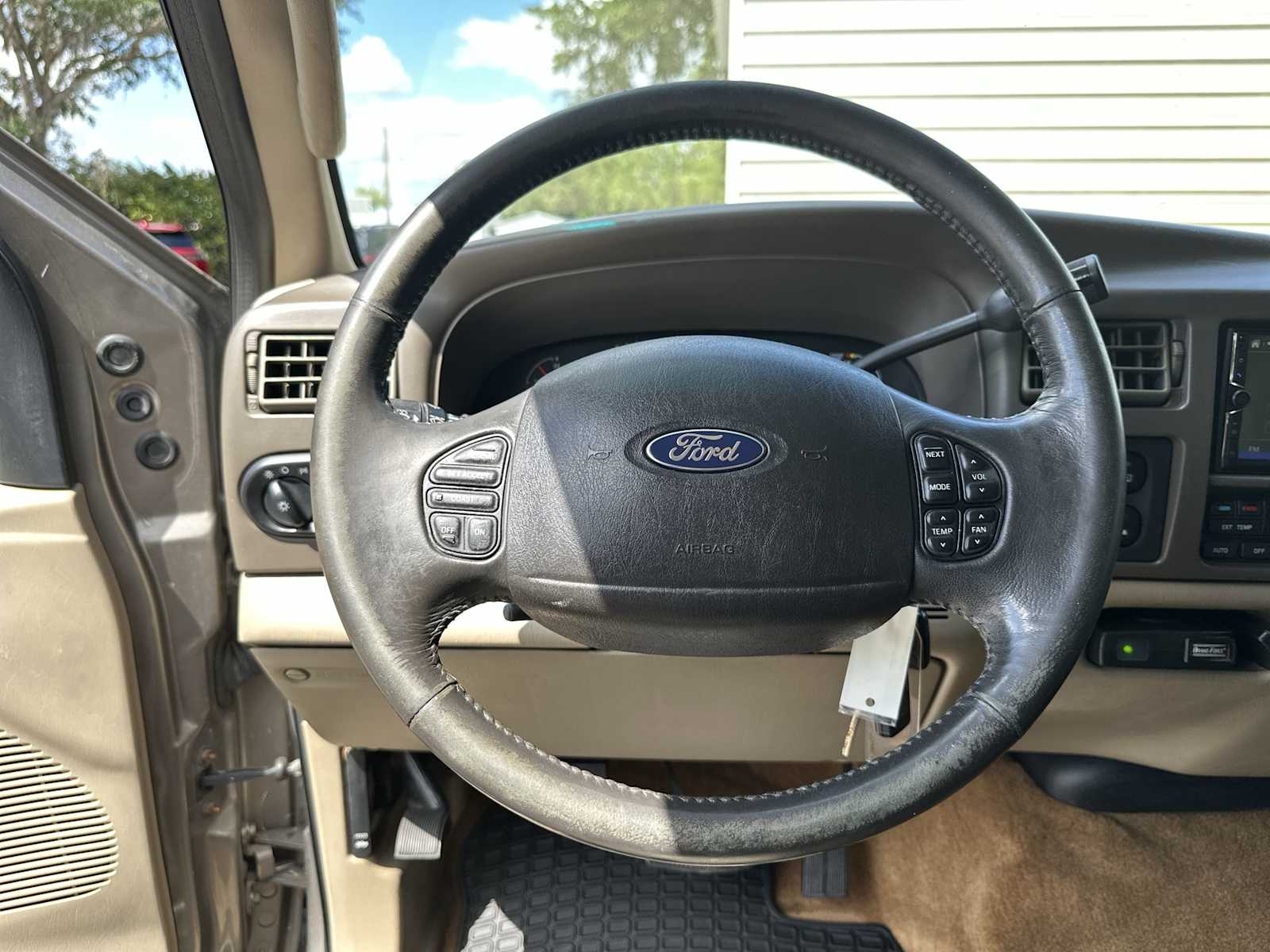 Thumbnail: 2005 Ford Excursion - 20