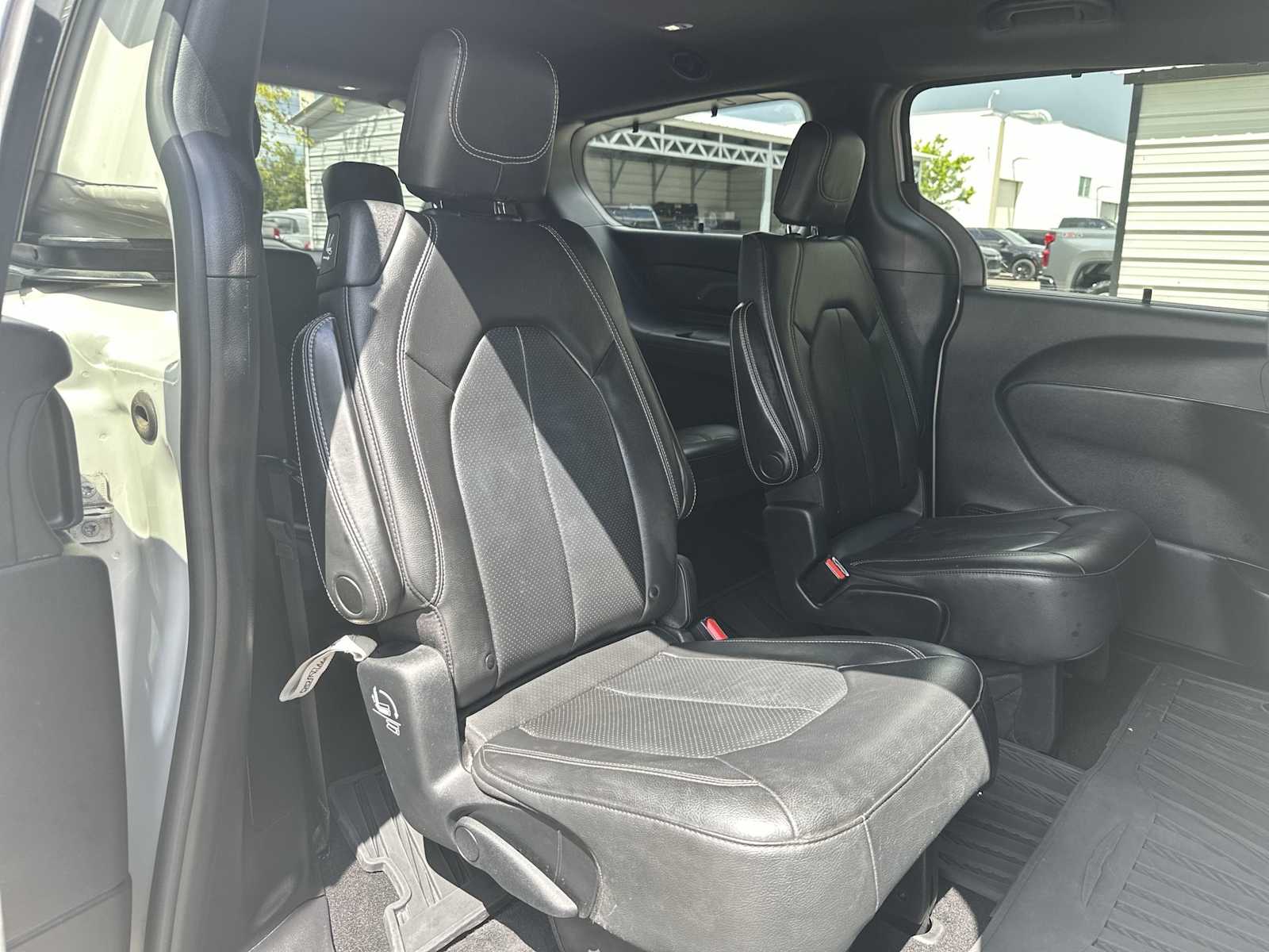 Thumbnail: 2020 Chrysler Pacifica - 18