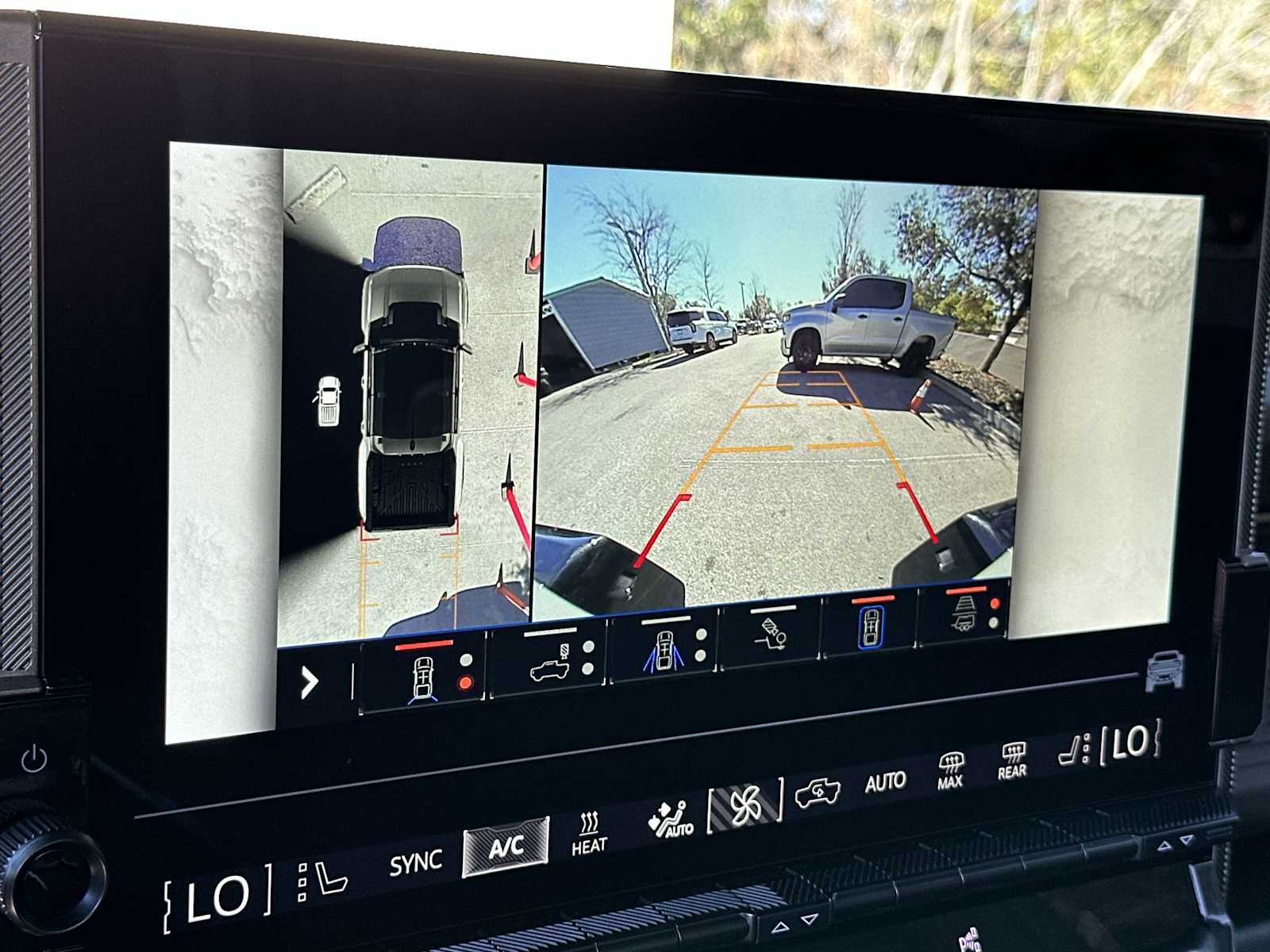 Thumbnail: 2025 GMC Hummer EV - 22