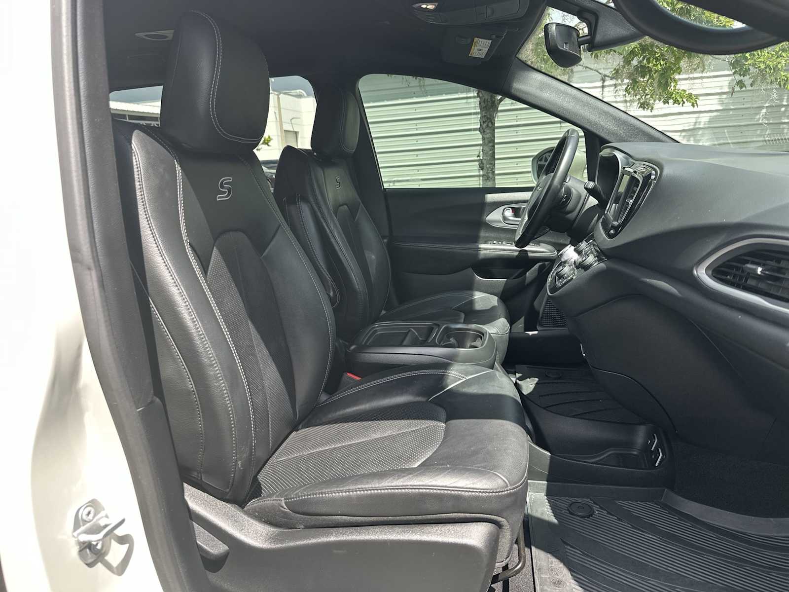 Thumbnail: 2020 Chrysler Pacifica - 19