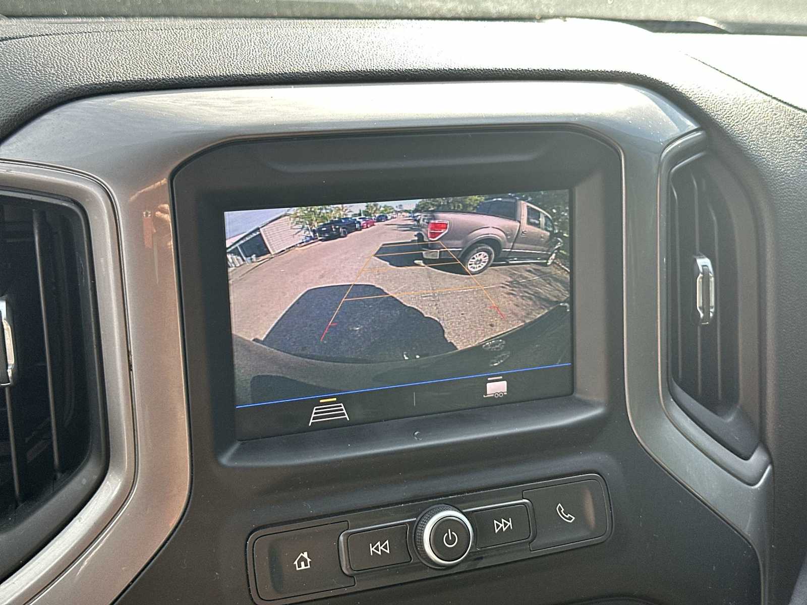 Thumbnail: 2020 Chevrolet Silverado 1500 - 22